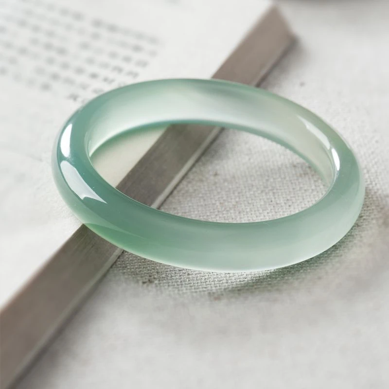 A高冰色天然通透玉手镯女款时尚浅绿玉髓镯子送女友妈妈带礼