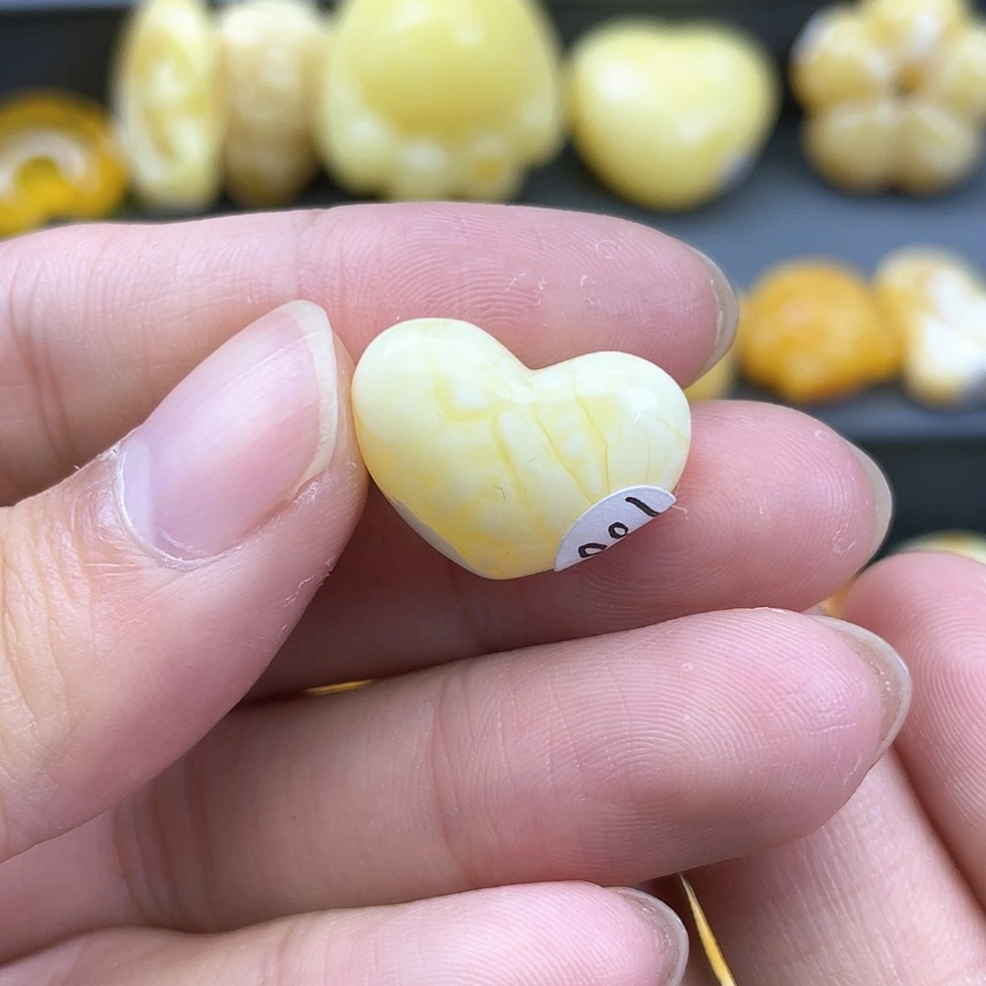 琥珀裸石未镶嵌蜜蜡