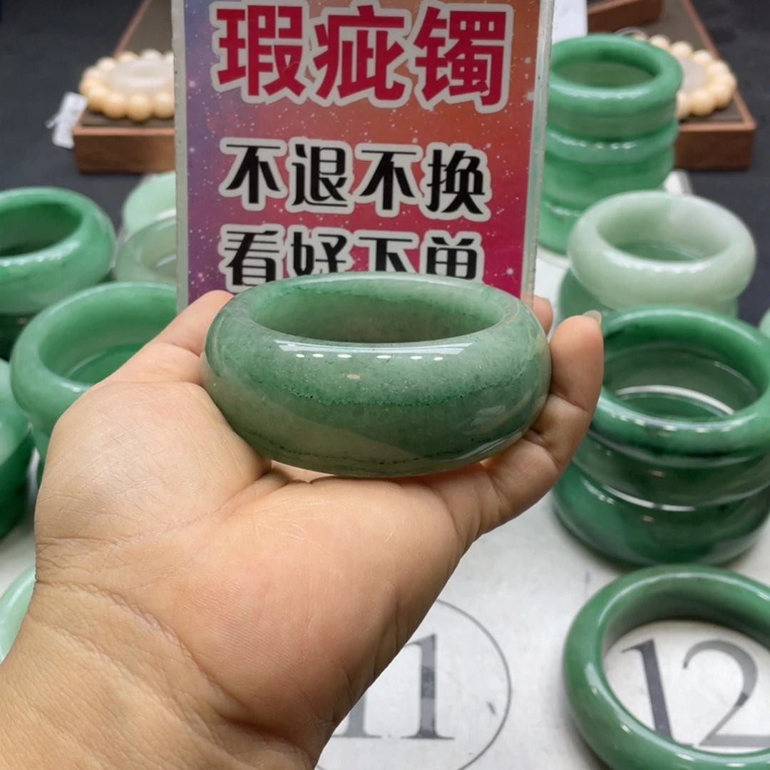 夭***夭石英岩玉未镶嵌手镯