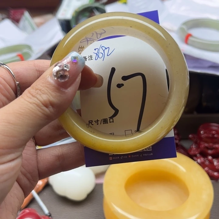 石英质玉手镯未镶嵌