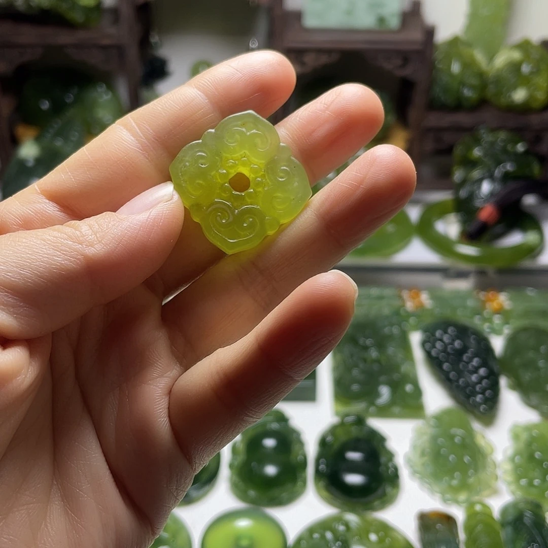 蛇纹石玉未镶嵌颈饰