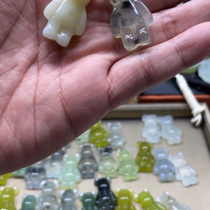 哟***吼蛇纹石玉未镶嵌颈饰