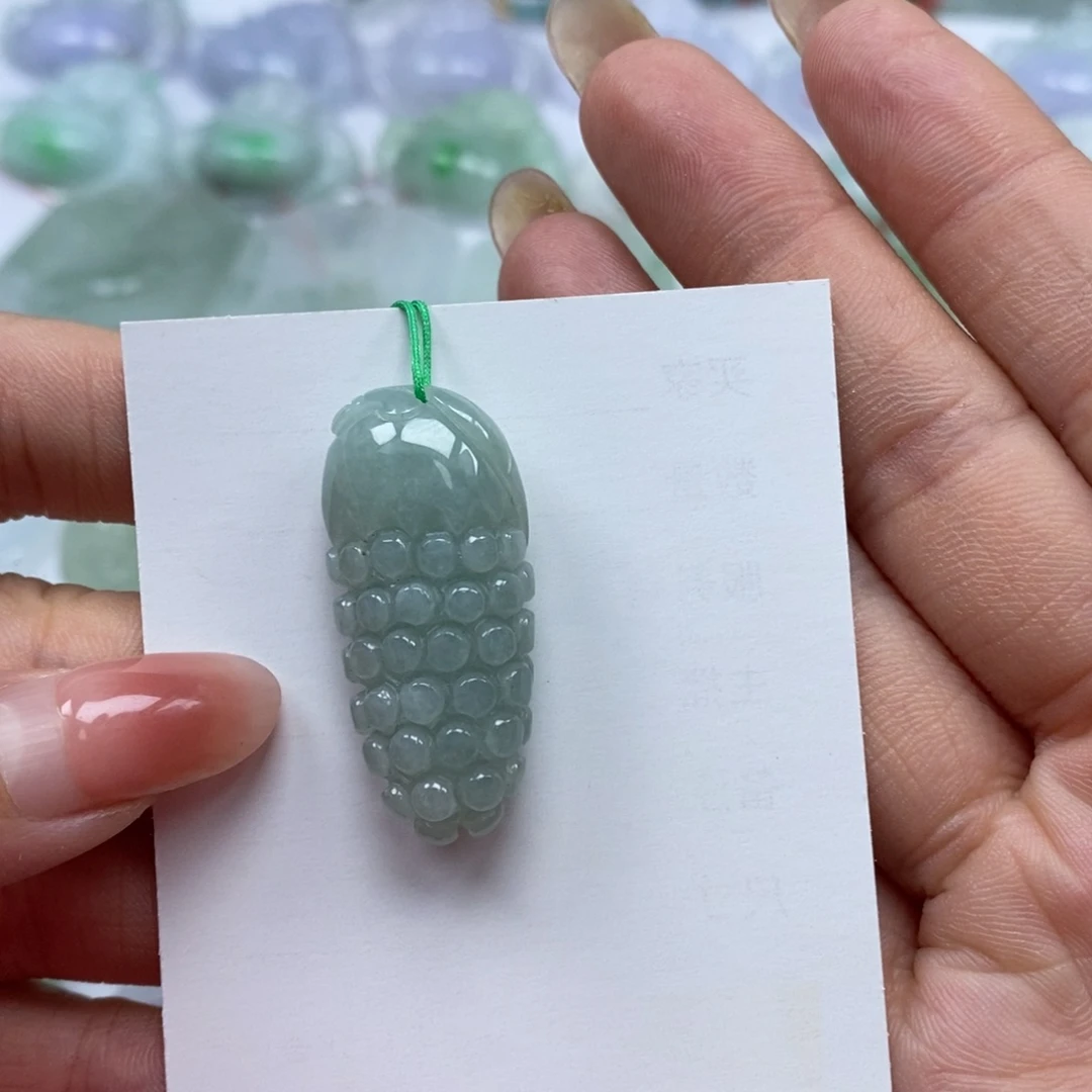 颈饰未镶嵌翡翠天然翡翠吊坠a货