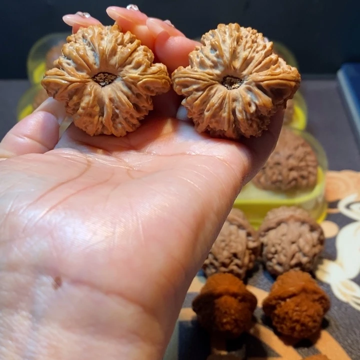 吊坠文玩核桃凹底南疆石41.5尺