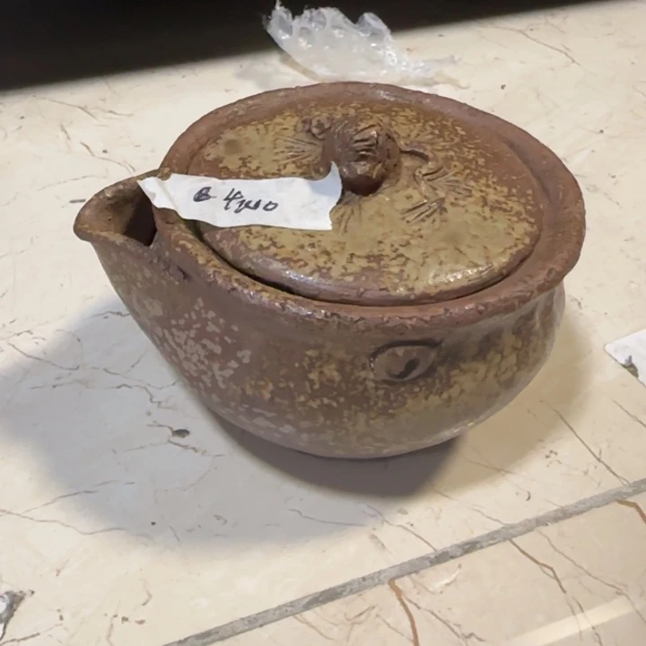 备前烧作品备前烧作品底部有磕分铜印