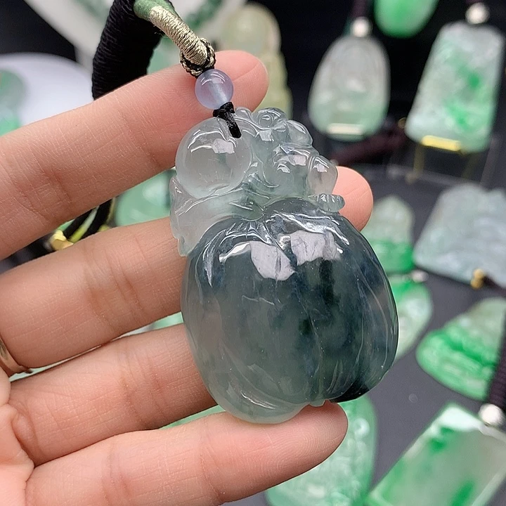 翡翠未镶嵌吊坠(赠链)