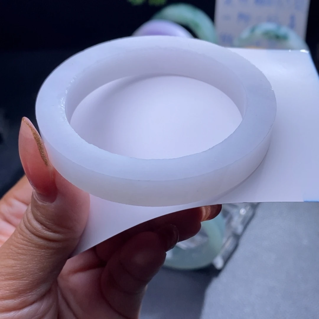 定制翡翠未镶嵌翡翠手镯