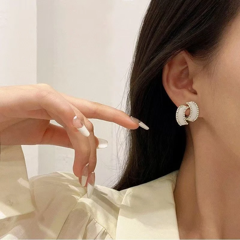 合金耳饰 高级感几何白色女耳钉耳饰小众港风轻奢素款精致设计感