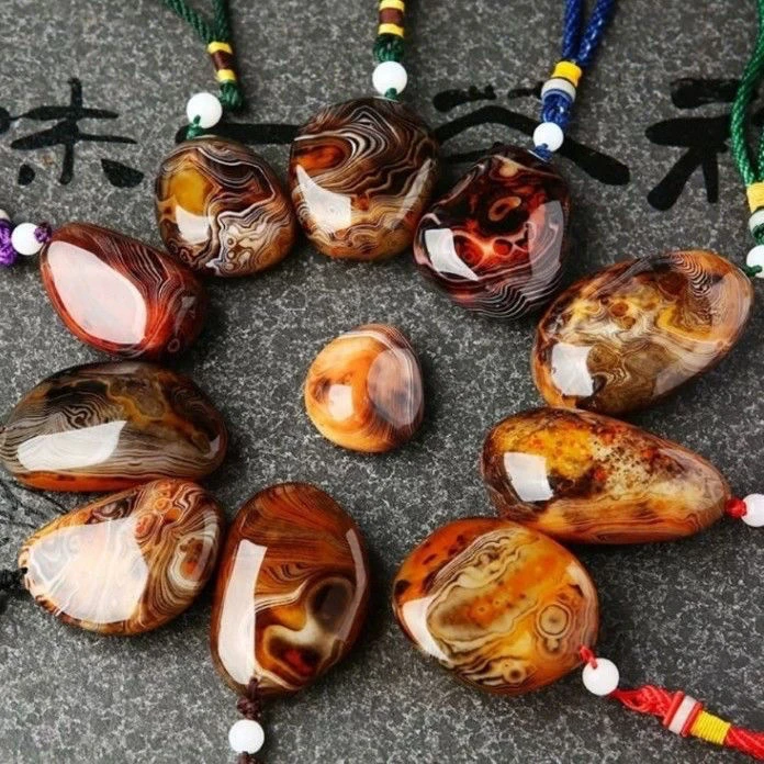 天然缠丝玛瑙手把件带挂绳原石玛瑙奇石手把件原石马达加斯加玛瑙