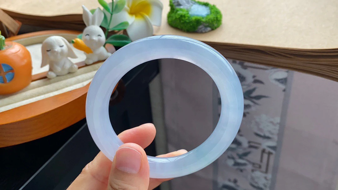 7.6期5278号58.6-10.9-11很淡雅的底色！恰似春日里天然翡翠手镯