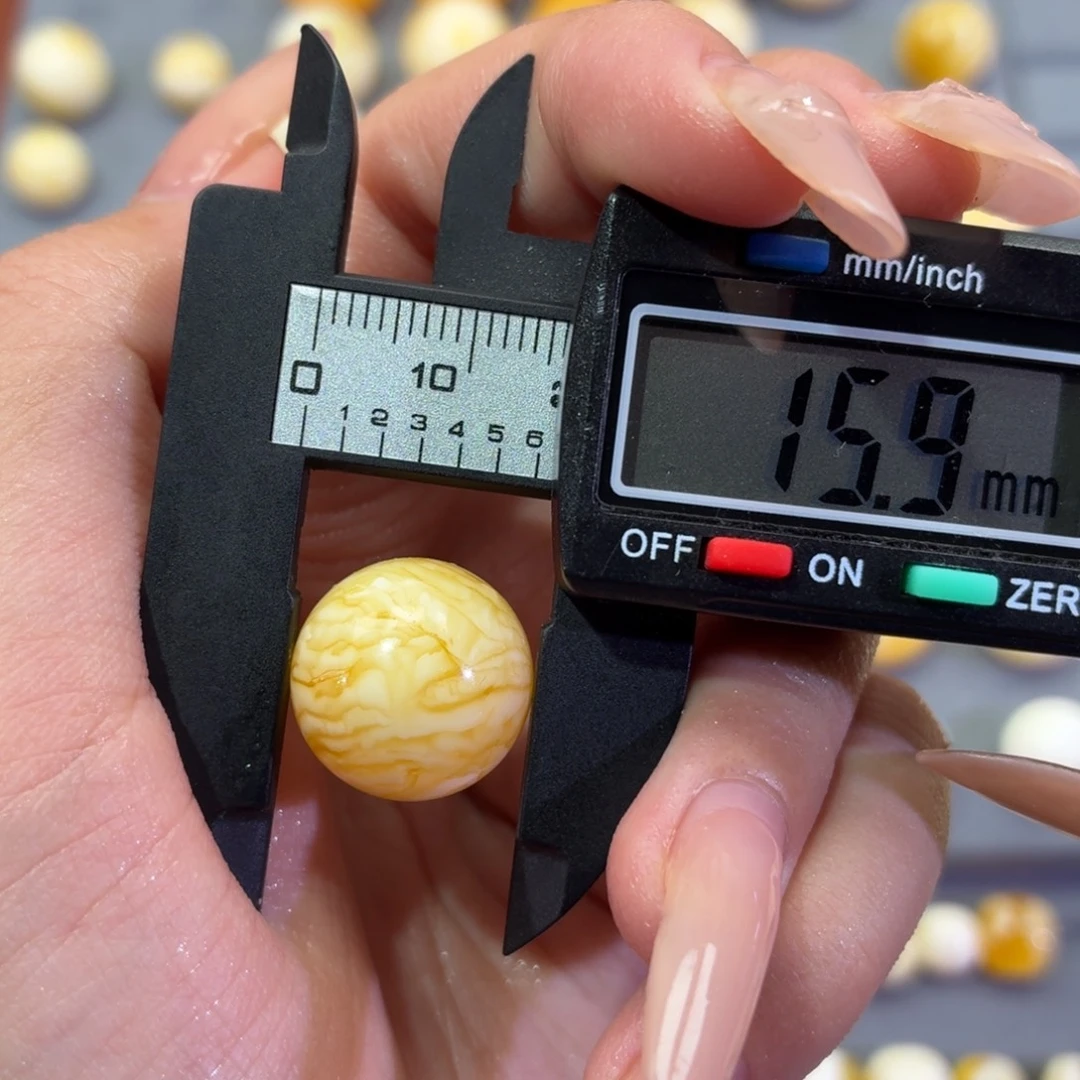 大***图琥珀未镶嵌裸石圆珠