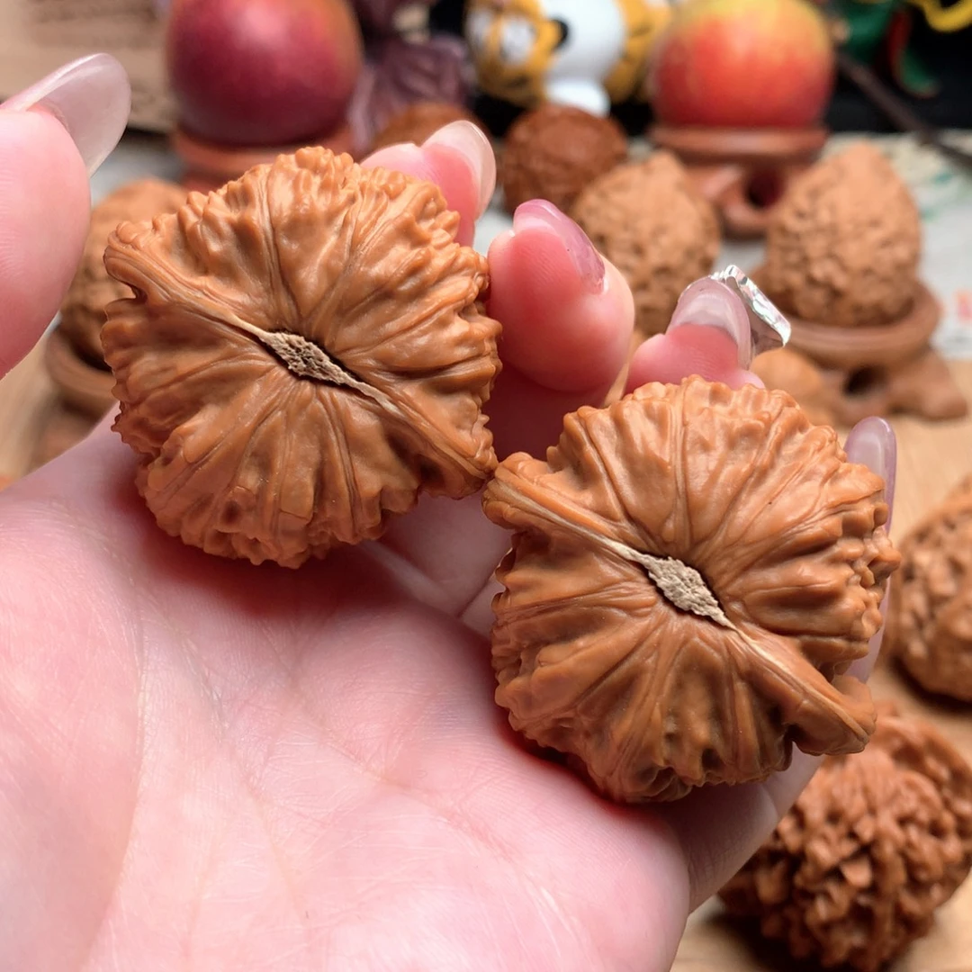 似***年文玩核桃把件43球白