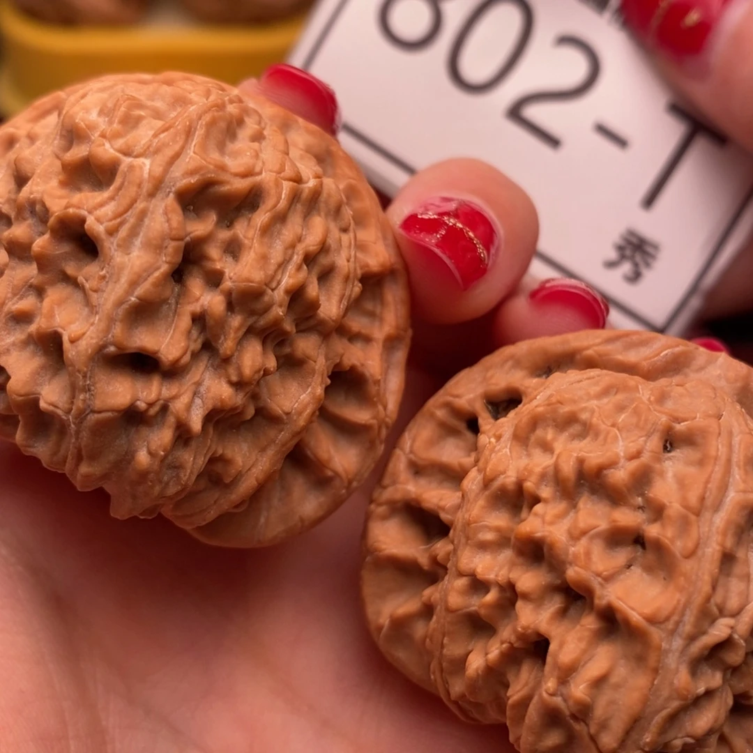 桃核把件白狮子44……