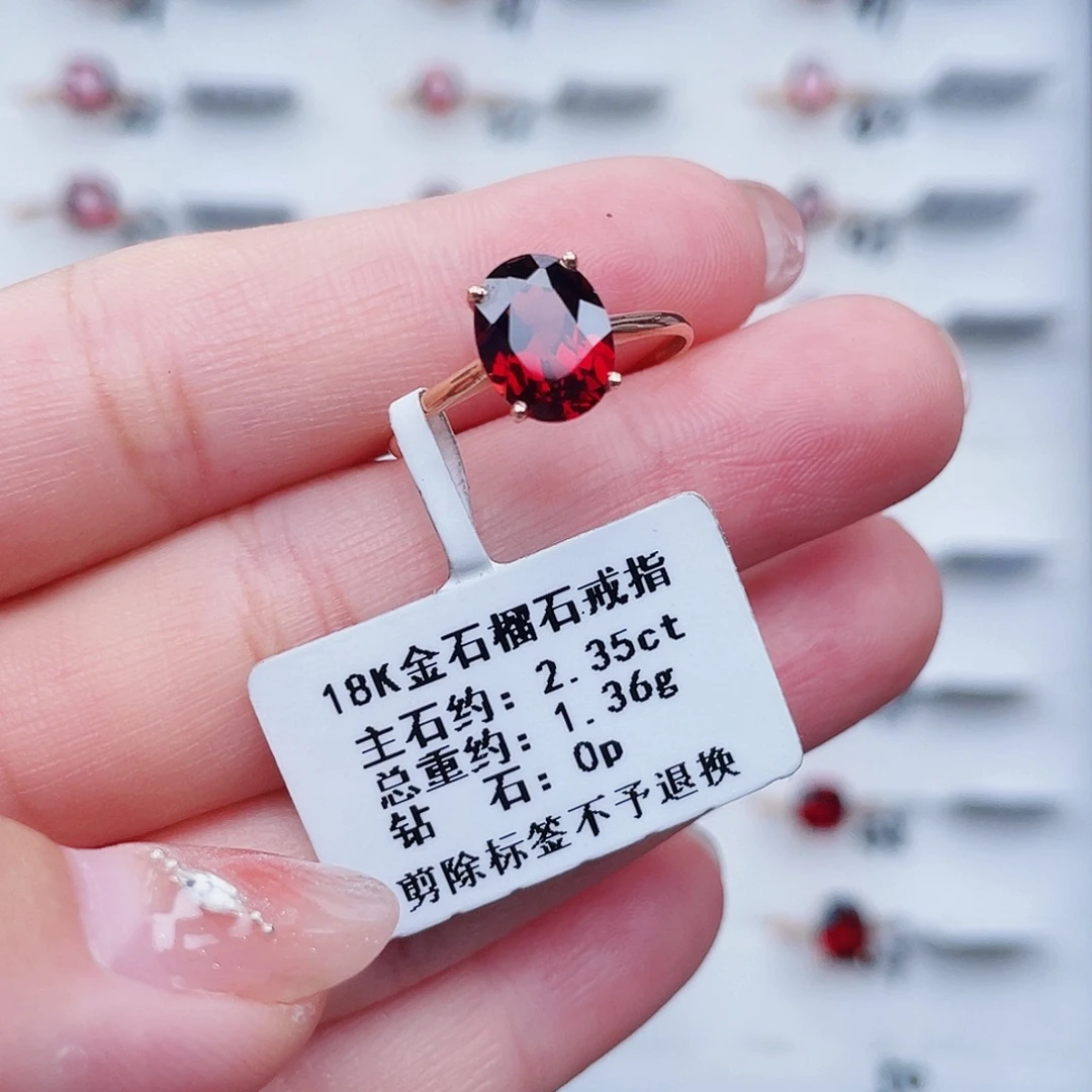 18K金镶嵌戒指石榴石