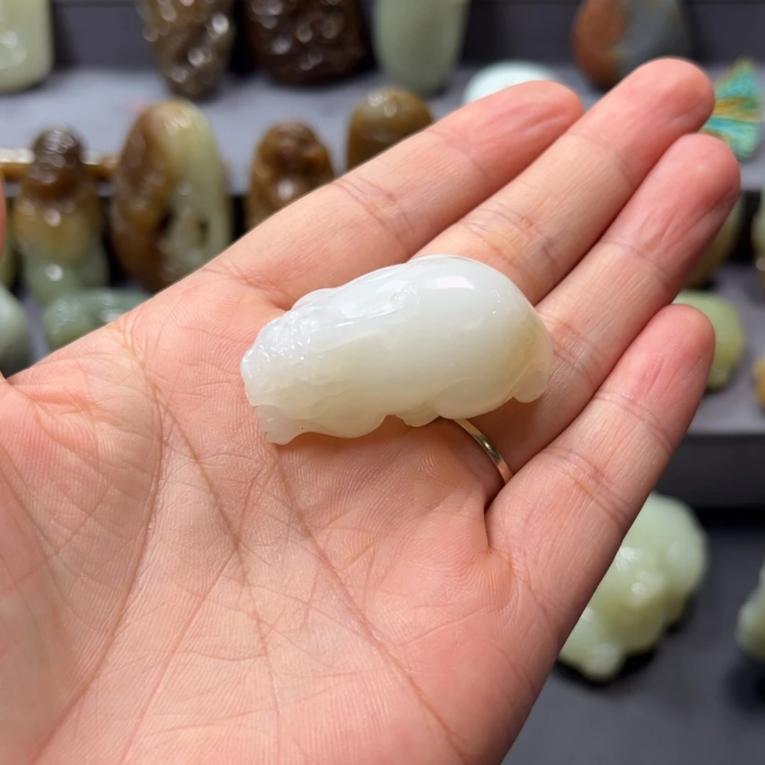 红***周颈饰未镶嵌和田玉