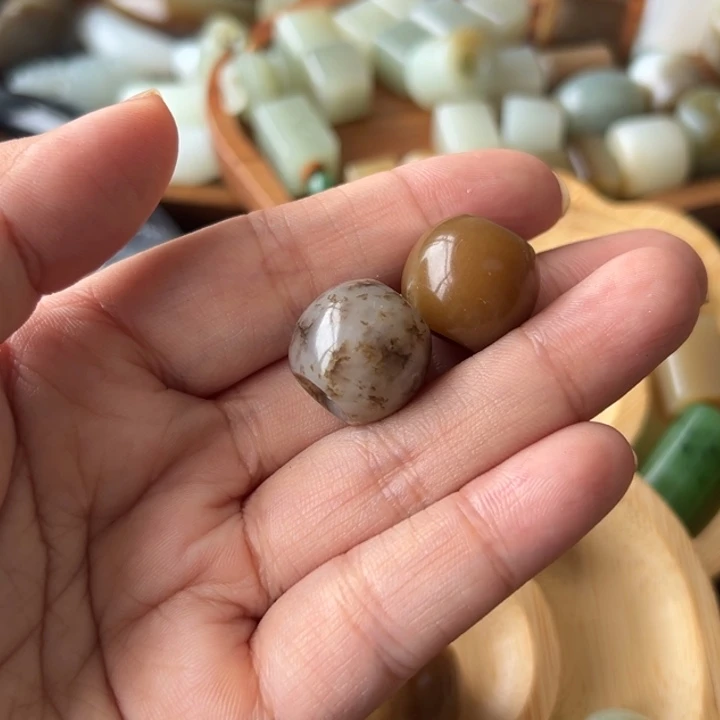 未镶嵌和田玉（糖玉）珠宝奇石王**姐