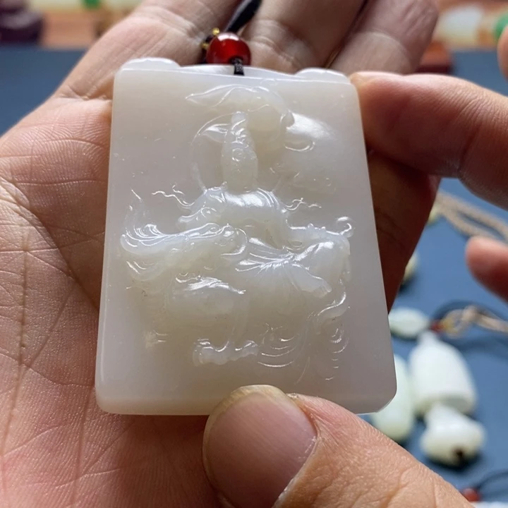 泰***森和田玉未镶嵌颈饰