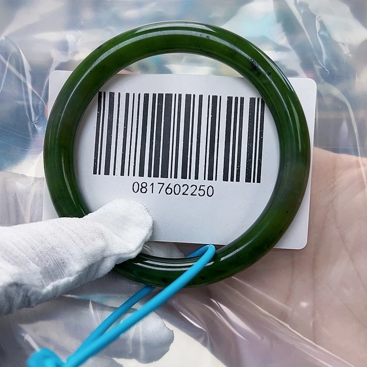 和田玉未镶嵌手镯微瑕60