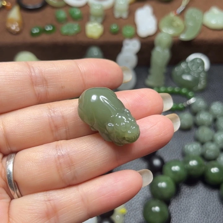 颈饰未镶嵌和田玉（糖玉）