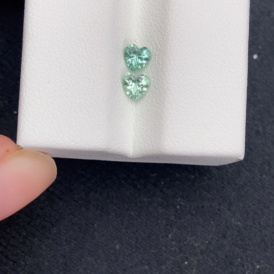 未镶嵌碧玺爱心碧玺两颗