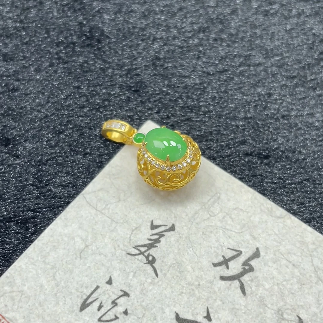 满绿蛋面—翡翠18K金镶嵌吊坠(赠链)