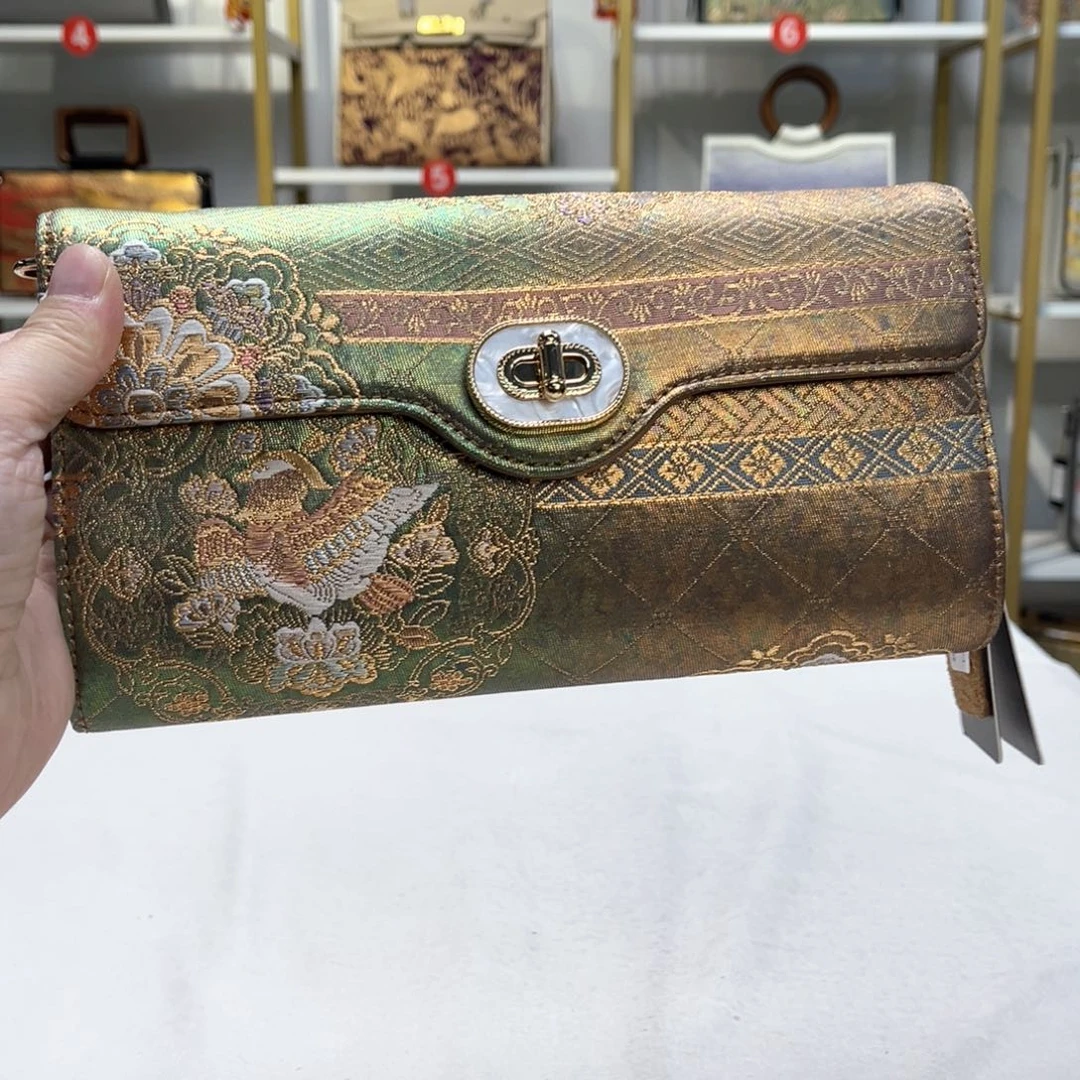 织绣新年快乐！蛇年大吉！