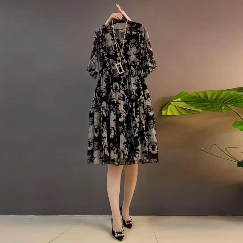 大码女装V领短袖碎花连衣裙胖妹妹法式2024新款中长款显瘦休闲裙