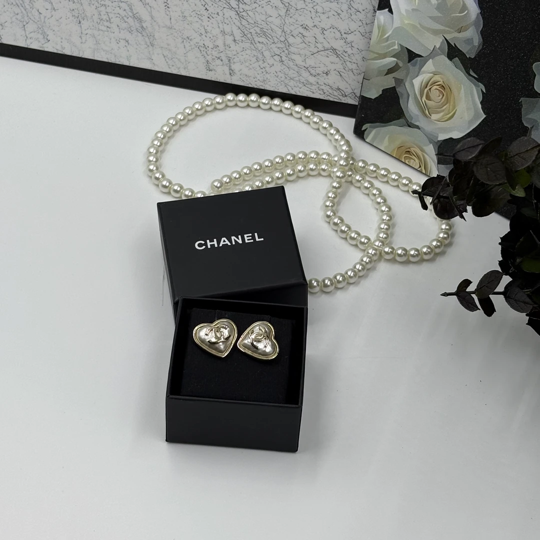99新 Chanel/香奈儿 浅金爱心双珍珠耳钉