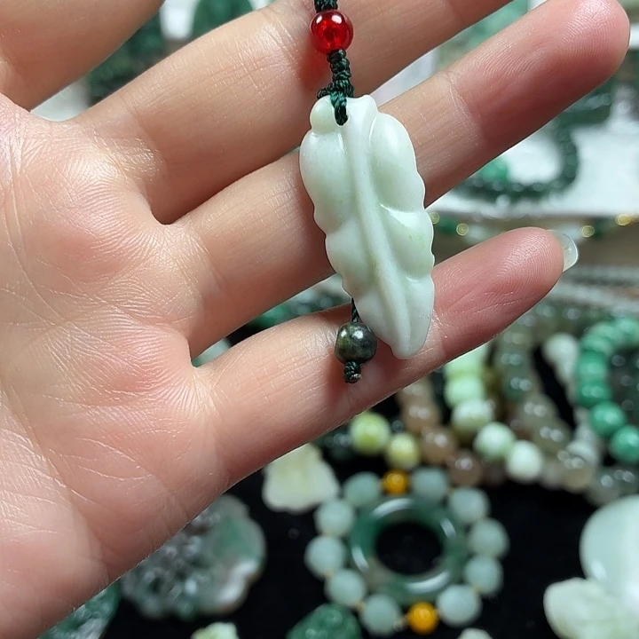 独山玉未镶嵌吊坠