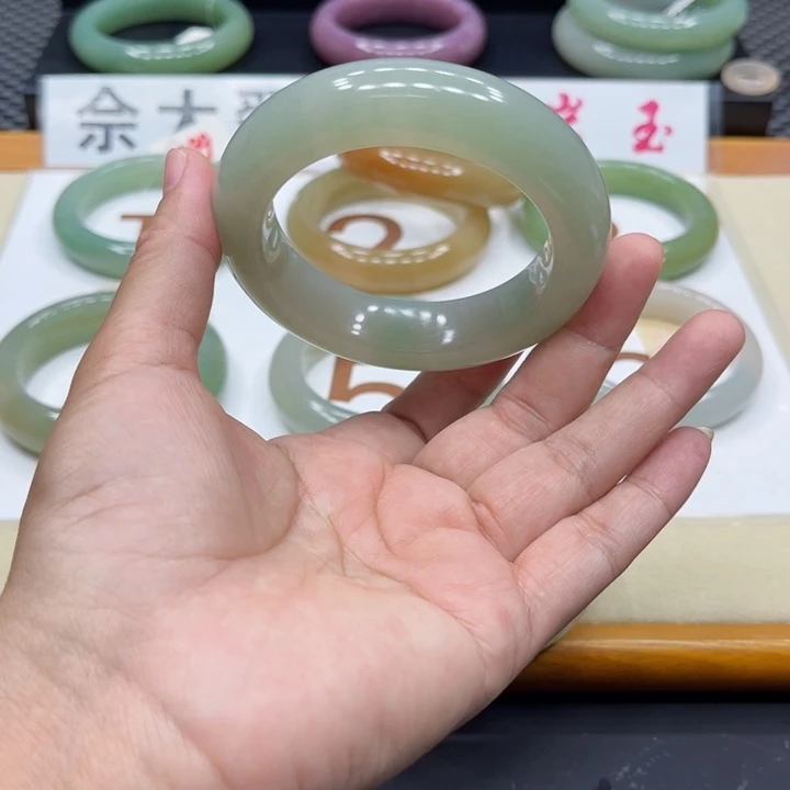 石英质玉手镯未镶嵌、****】