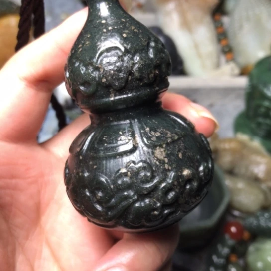 和田玉未镶嵌把件