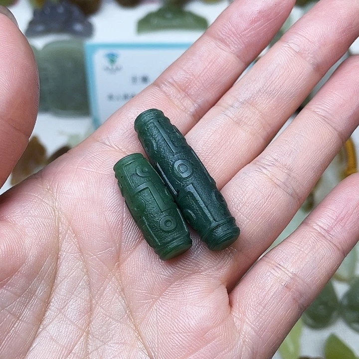 红***茶和田玉未镶嵌颈饰