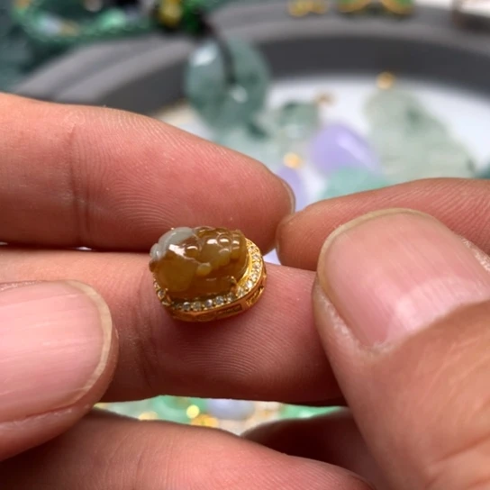 翡翠颈饰未镶嵌翡翠