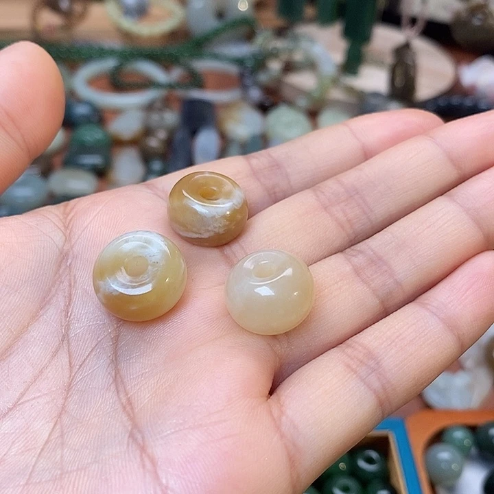 锦***。和田玉未镶嵌颈饰