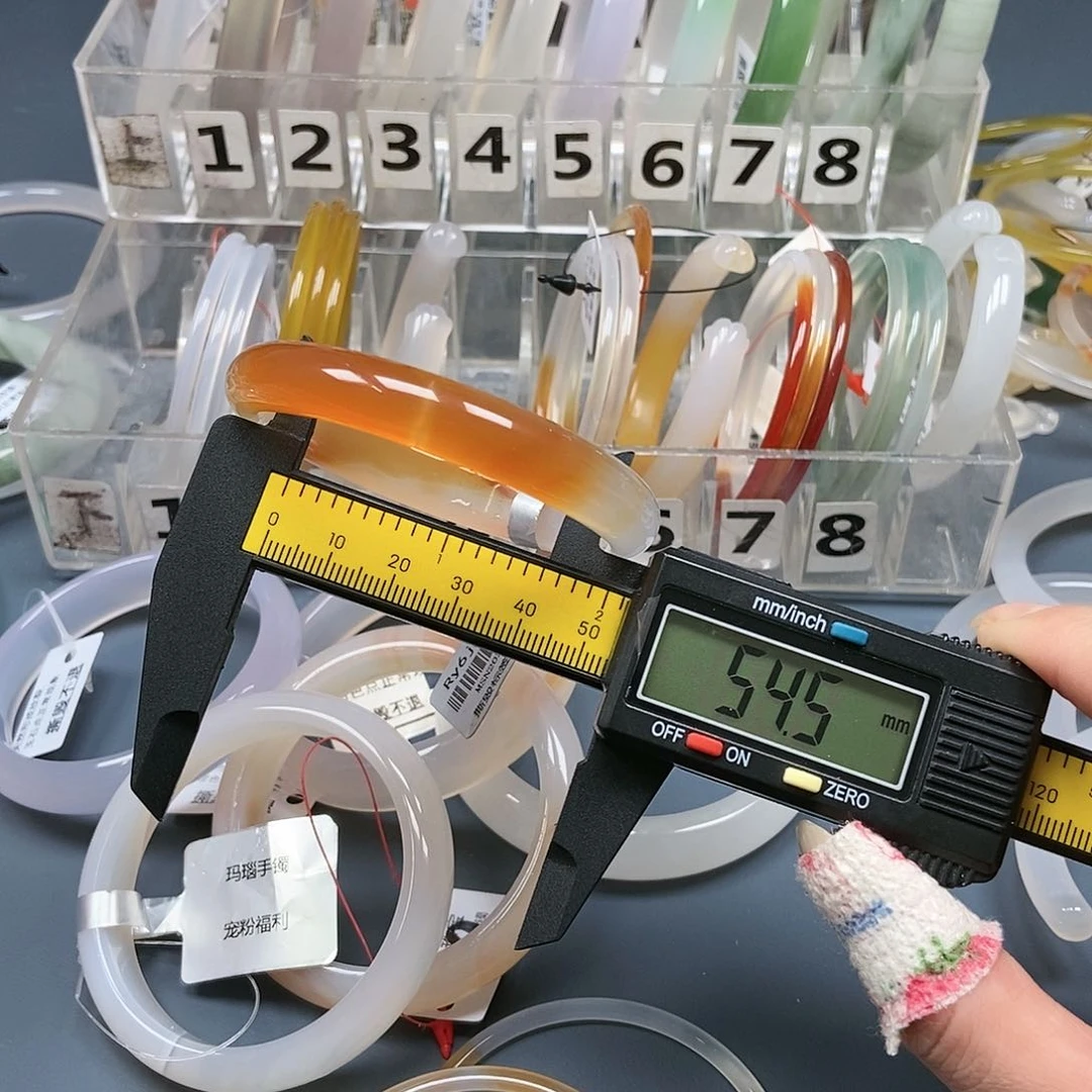 玛瑙/玉髓手镯未镶嵌61