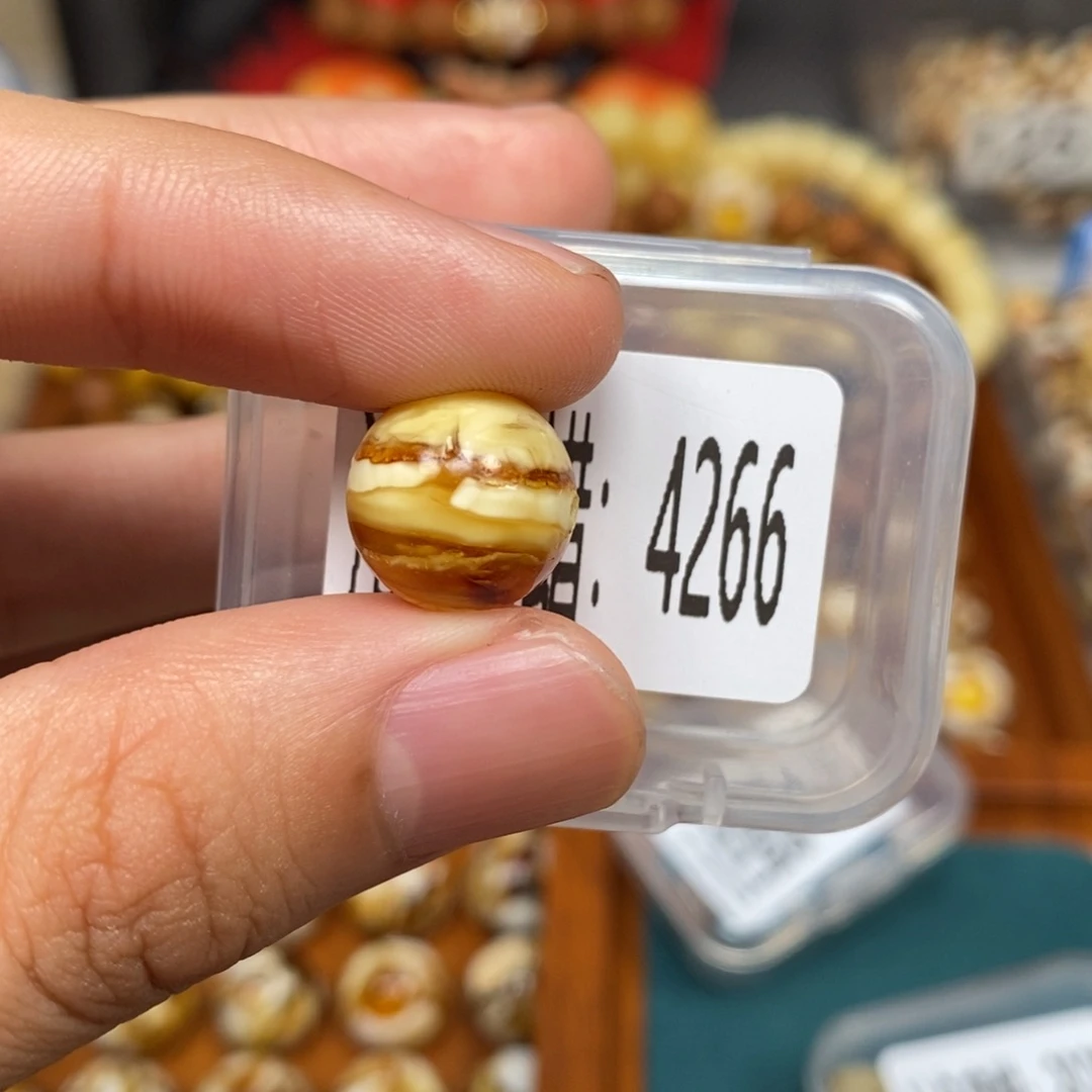 蜜蜡未镶嵌珠宝奇石4266