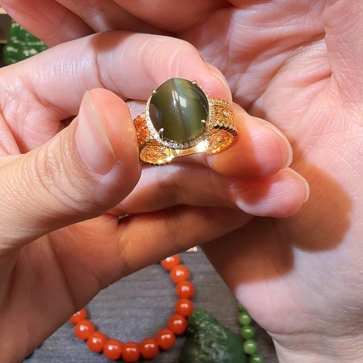 和田玉（碧玉）18K金镶嵌戒指俄碧 金猫眼