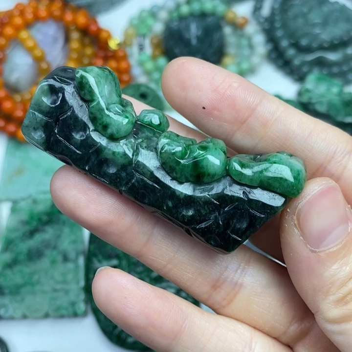 颈饰未镶嵌翡翠吊坠