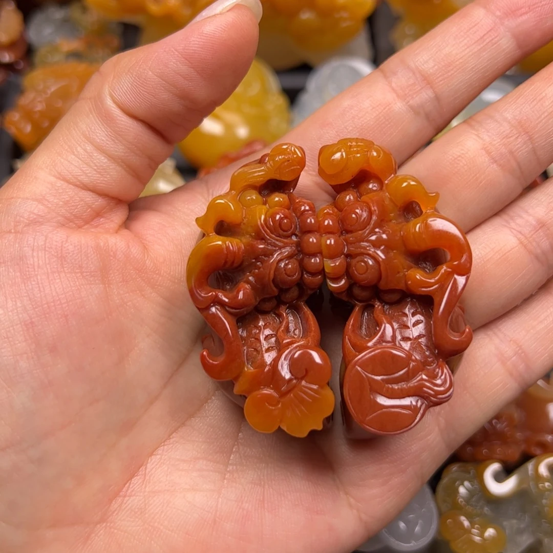 未镶嵌石英质玉（黄龙玉）颈饰