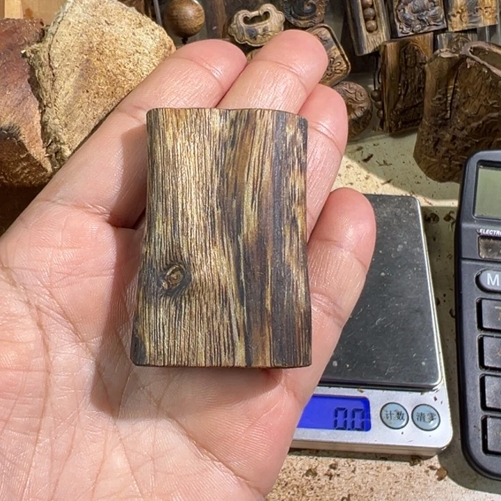 沉香吊坠棋楠沉香乌身吊坠10.7克