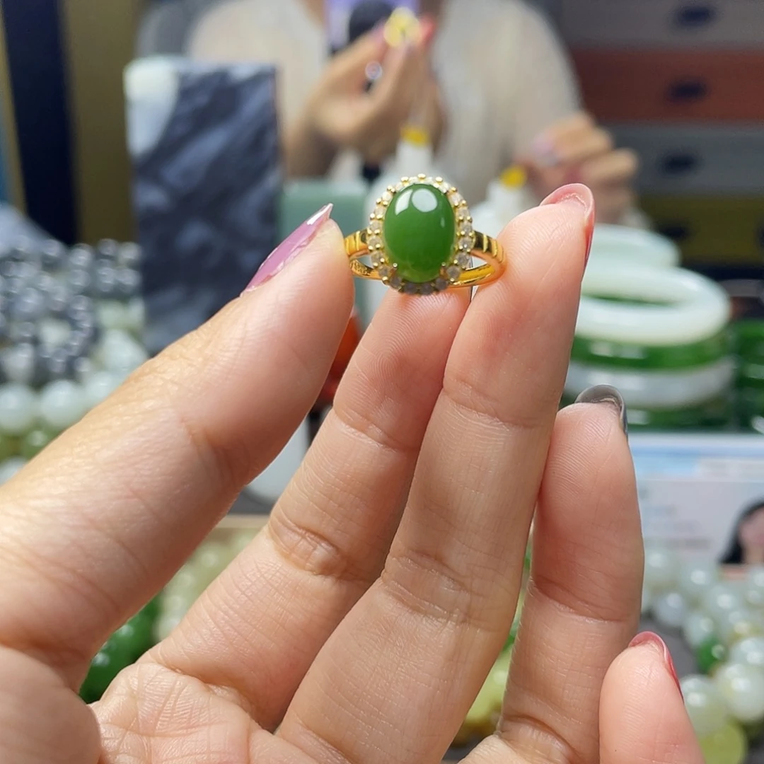 未镶嵌戒指和田玉
