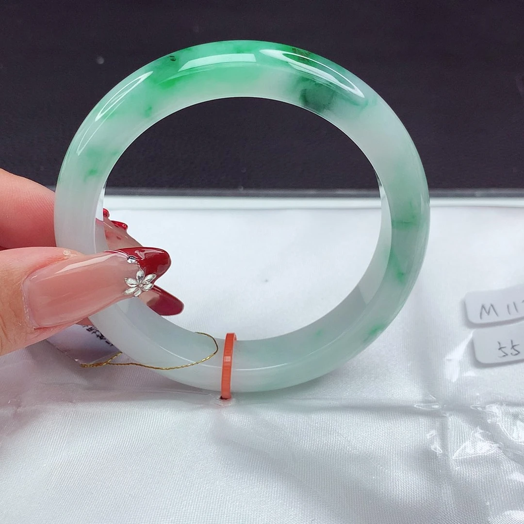 翡翠手镯未镶嵌55圈772