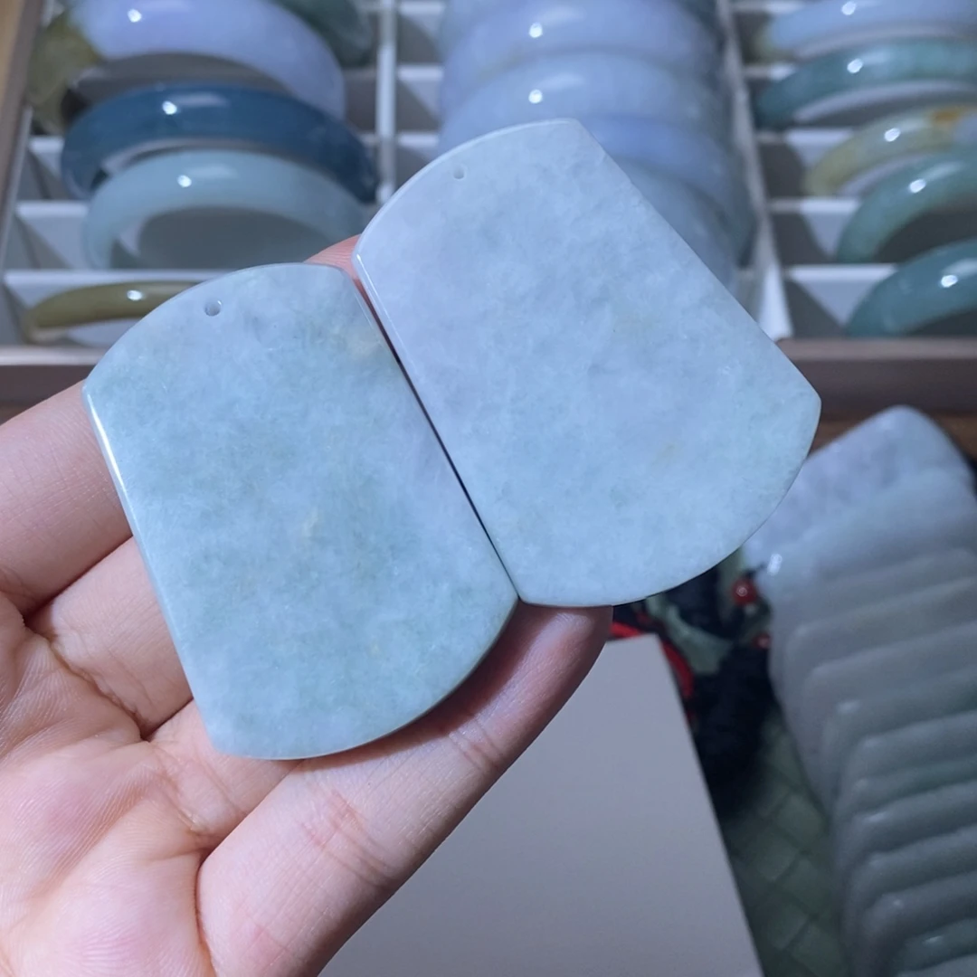 颈饰未镶嵌翡翠好
