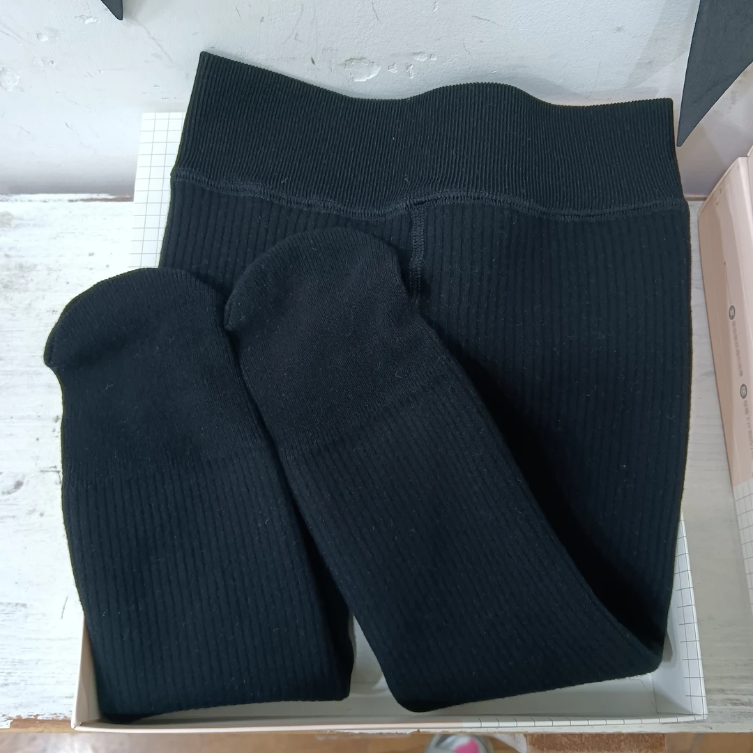 Z667黑色加厚连脚袜童装