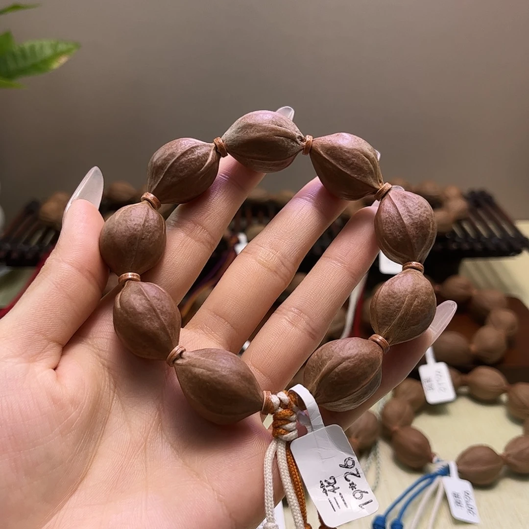 .***…橄榄核吊坠梅林铁核文玩手串