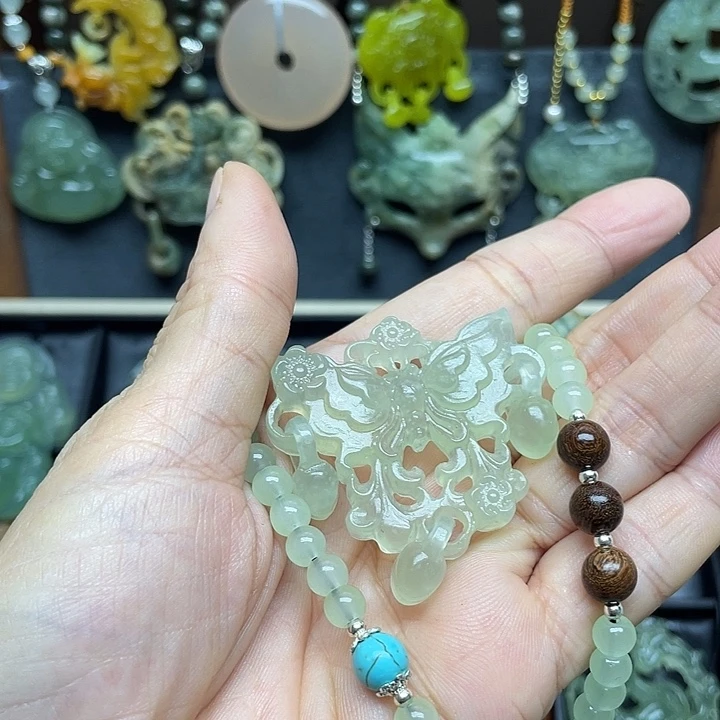 蛇纹石玉未镶嵌颈饰