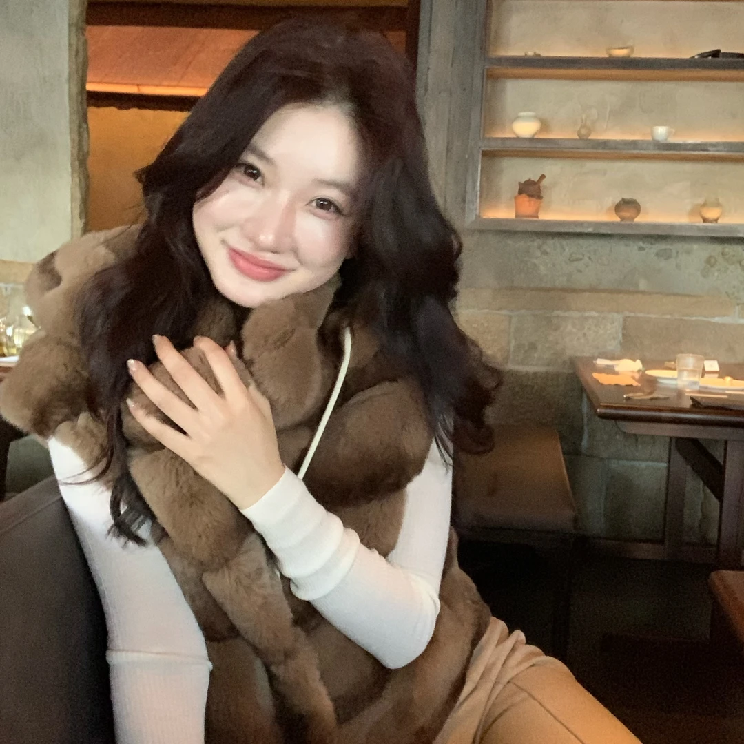 17shop 女款 獭兔 马甲整皮 可拆连帽