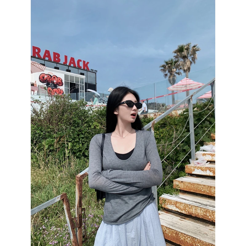 【现货6折】小君君布兰妮 轻松拿捏 松弛感v领天丝微透长袖T恤