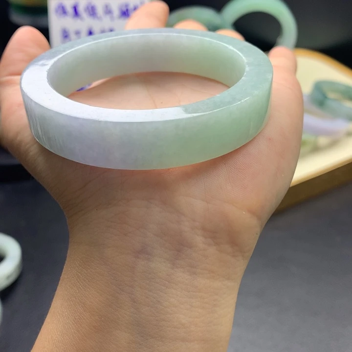 未镶嵌翡翠手镯定制翡翠