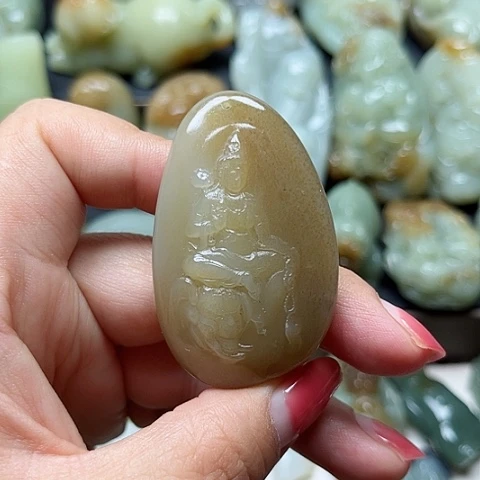 和田玉未镶嵌颈饰